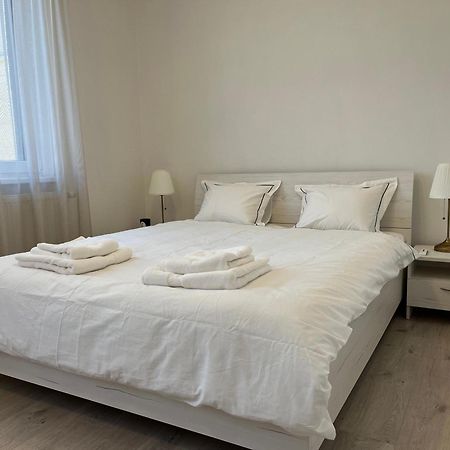 Elegant Escape Apartment I - City Centre Братислава Экстерьер фото