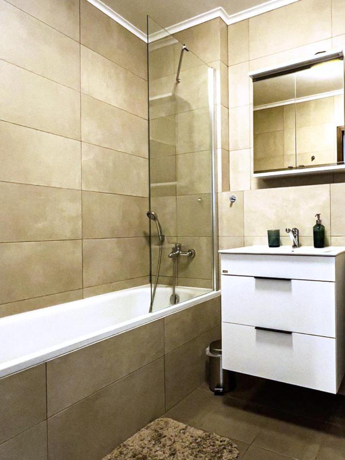 Elegant Escape Apartment I - City Centre Братислава Экстерьер фото