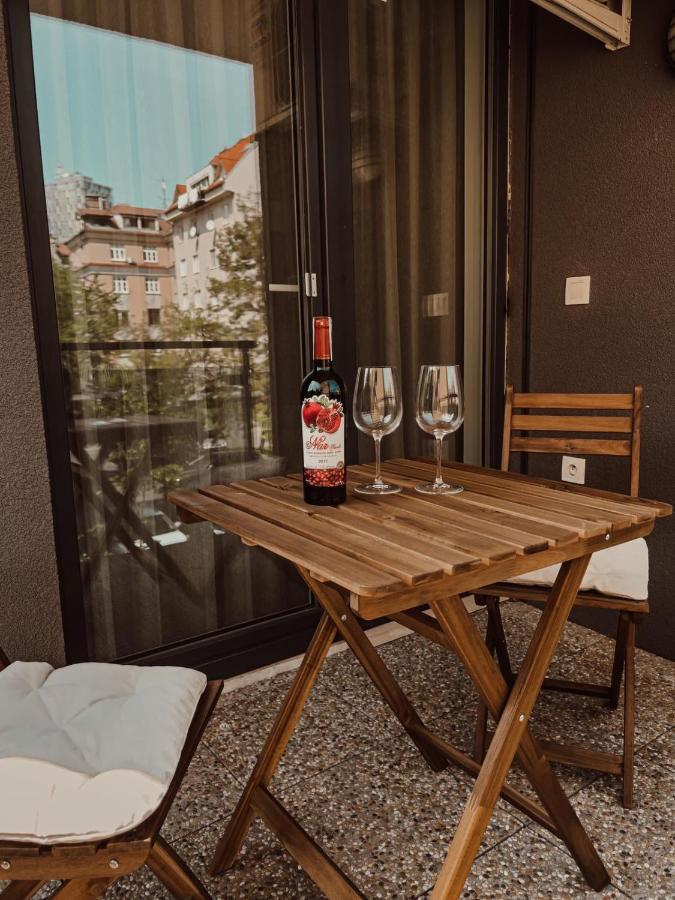 Elegant Escape Apartment I - City Centre Братислава Экстерьер фото