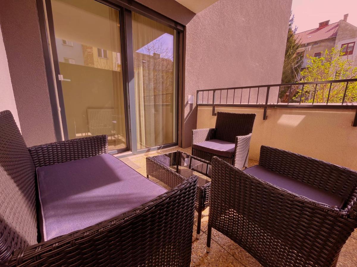 Elegant Escape Apartment I - City Centre Братислава Экстерьер фото