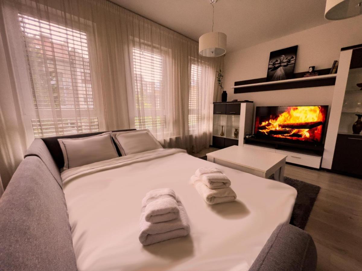 Elegant Escape Apartment I - City Centre Братислава Экстерьер фото