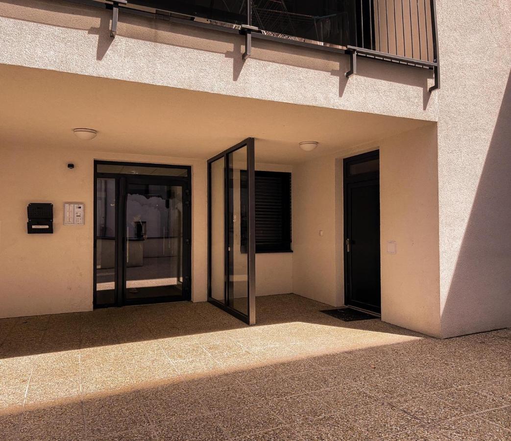 Elegant Escape Apartment I - City Centre Братислава Экстерьер фото