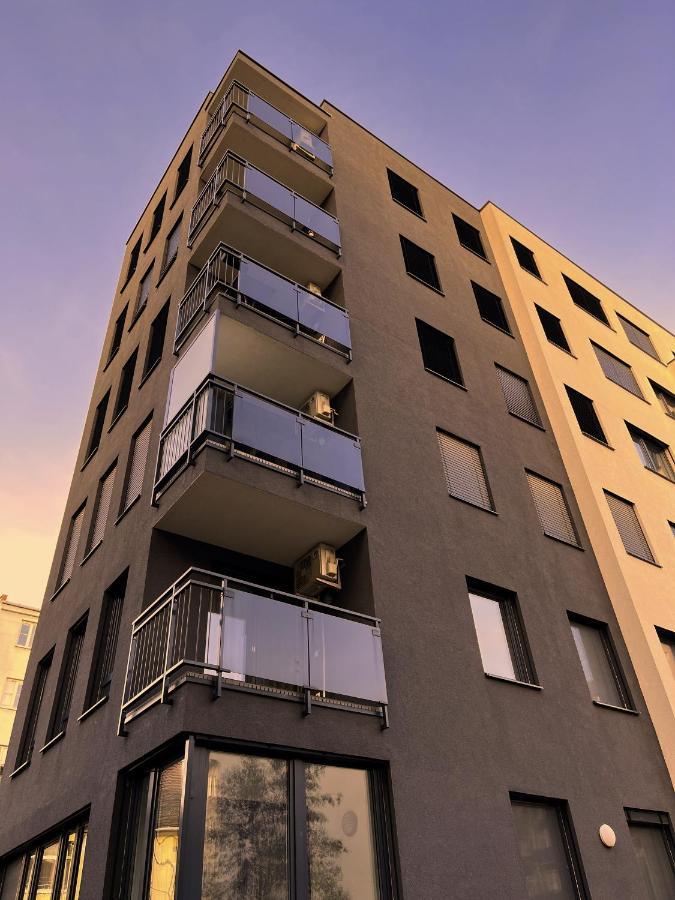 Elegant Escape Apartment I - City Centre Братислава Экстерьер фото