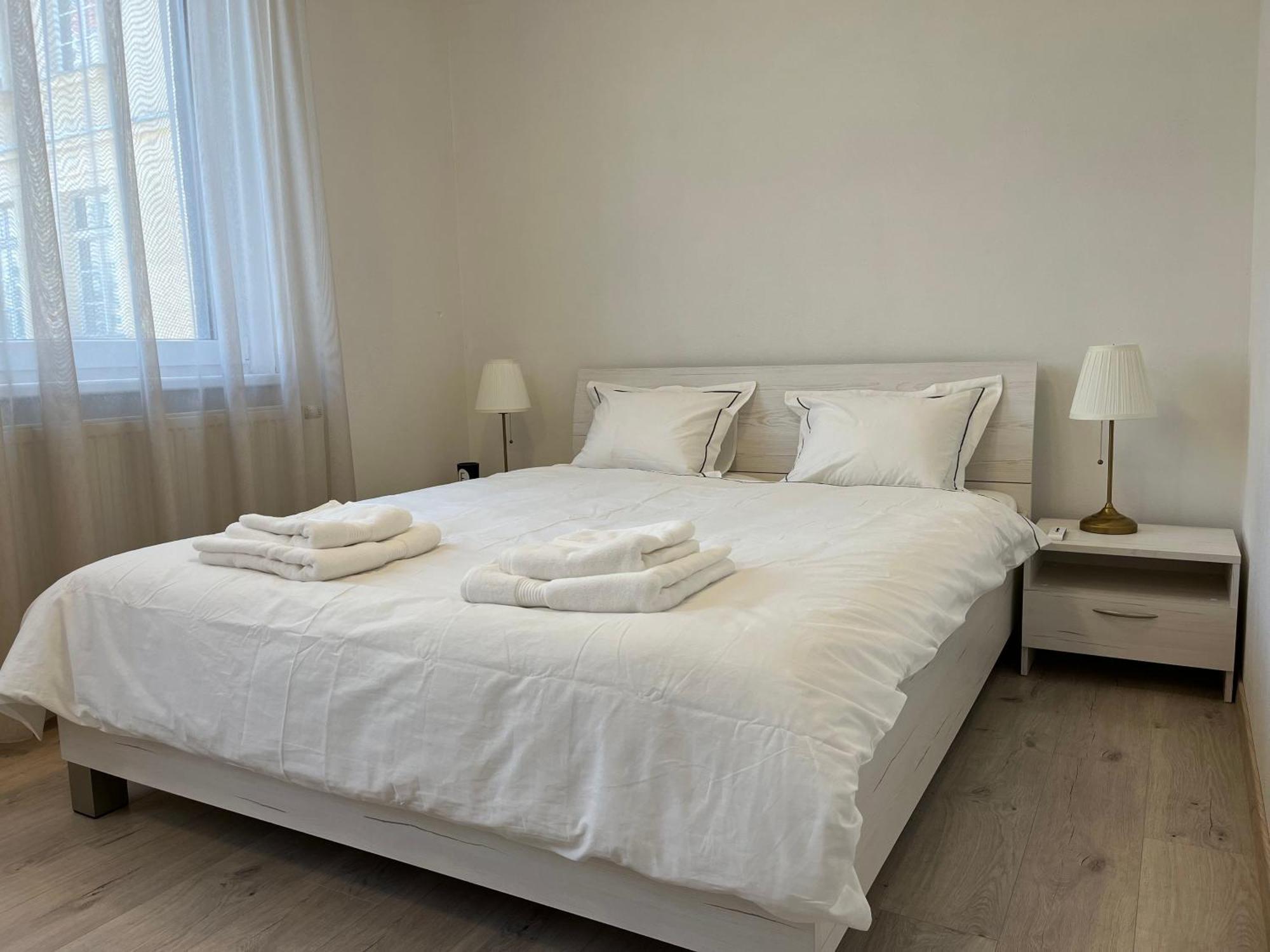 Elegant Escape Apartment I - City Centre Братислава Экстерьер фото